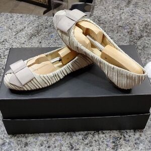 "Crown & Ivy" Beautiful, 7M, Sparkly Pleated Fabric Ballet Flats with Bow Detail